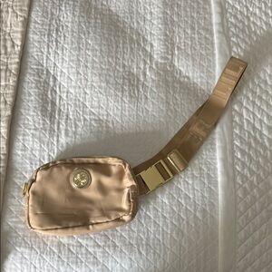 Lilly Pulitzer Jeanie Gold Belt Bag